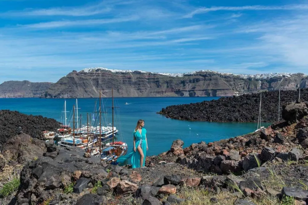 Santorini: Excursión guiada en barco por el volcán y las termas