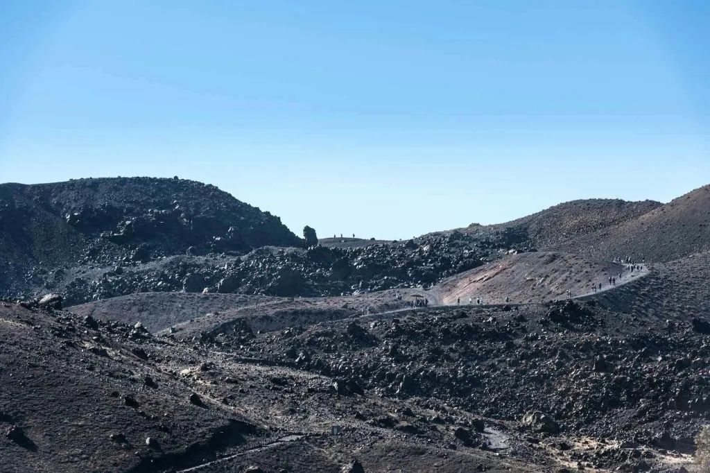 Santorini: Excursión guiada en barco por el volcán y las termas
