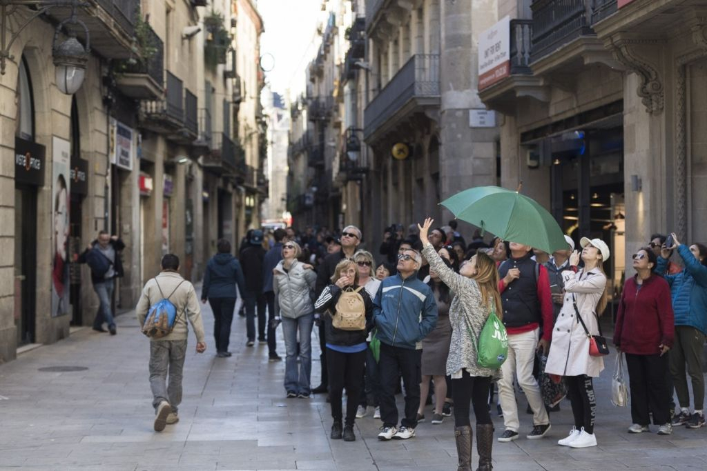 Barcelona: Morning Highlights City Tour