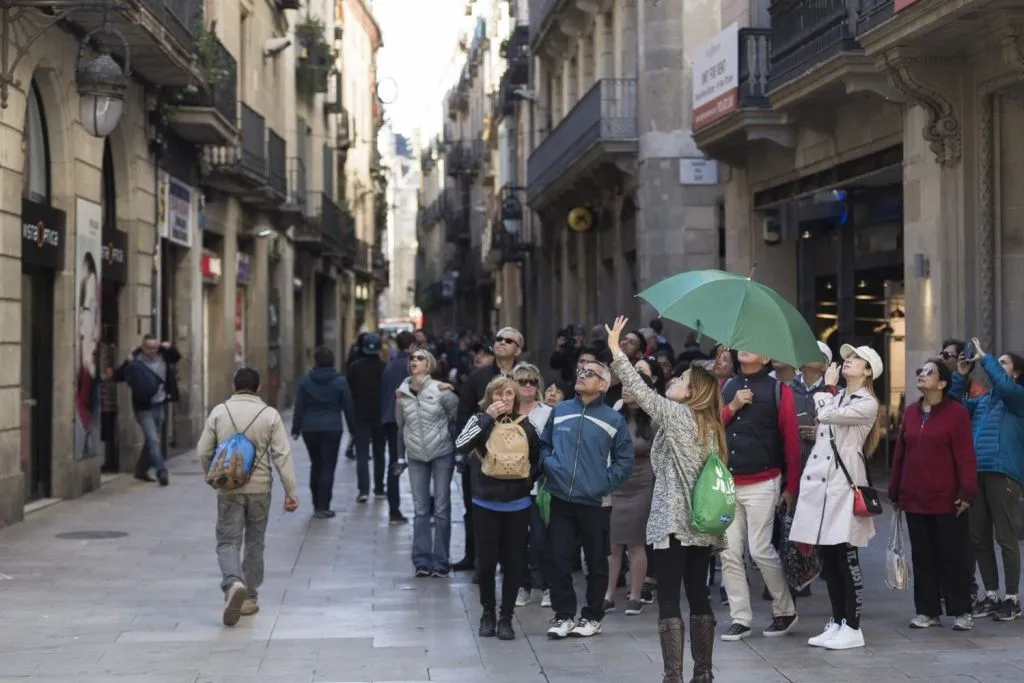 Barcelona: Morning Highlights City Tour