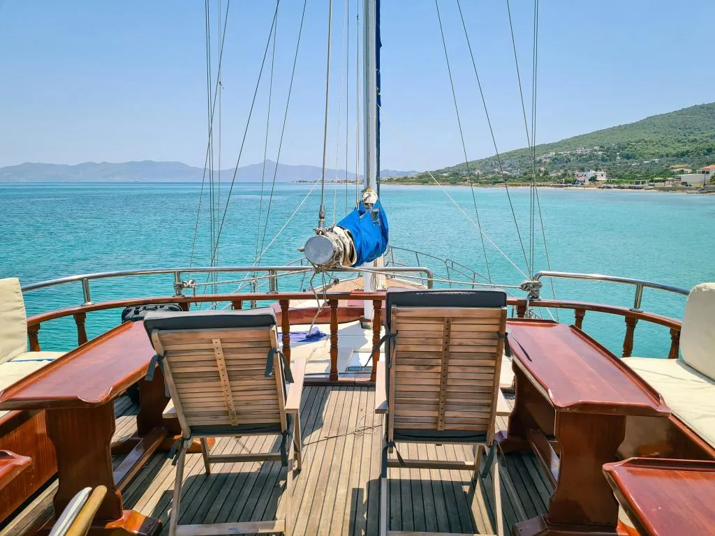 Athènes : Riviera Sunset Party Boat avec boissons et snacks