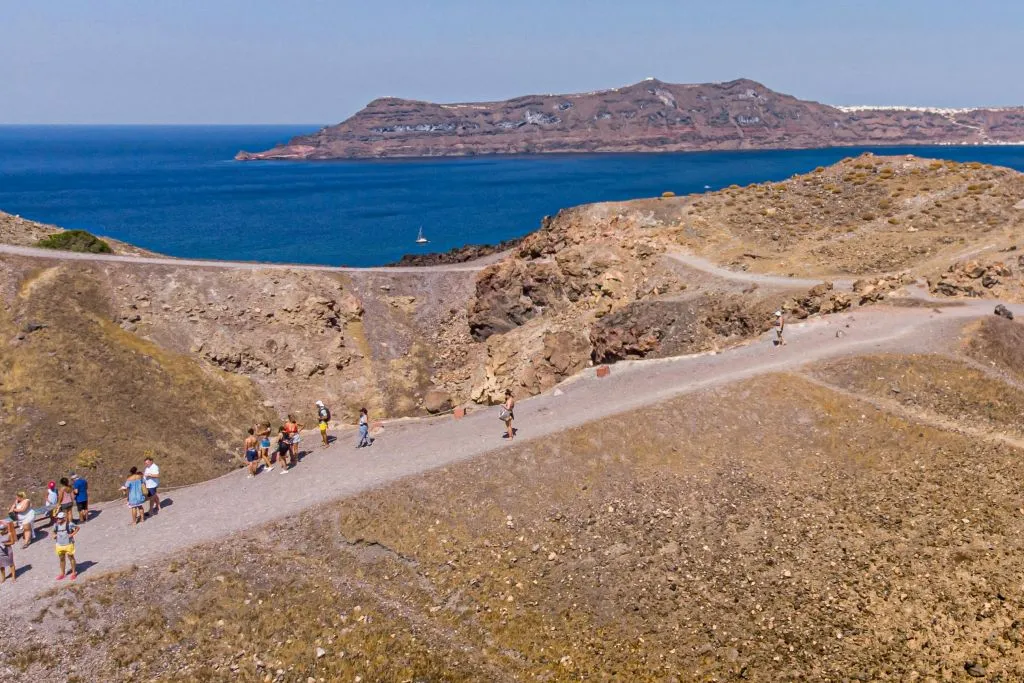Santorini: Crucero por las Islas Volcánicas con Visita a las Aguas Termales