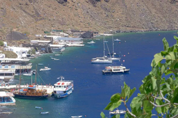 Santorini: Crucero por las Islas Volcánicas con Visita a las Aguas Termales