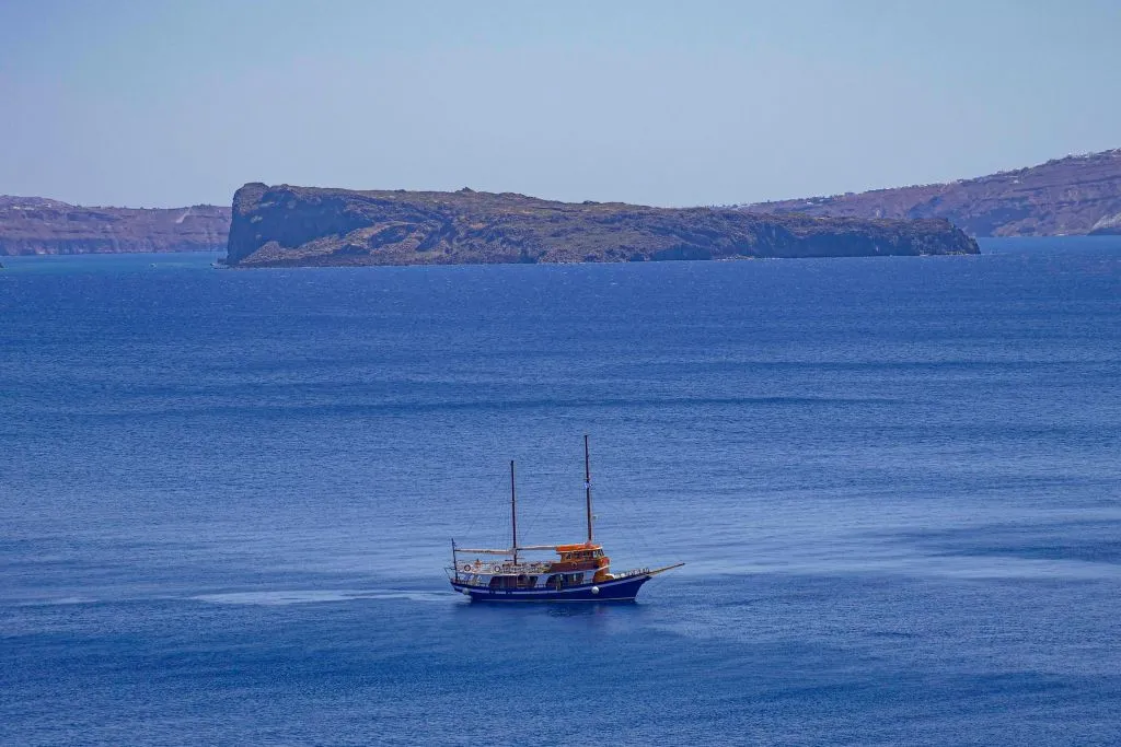 Santorini: Crucero por las Islas Volcánicas con Visita a las Aguas Termales