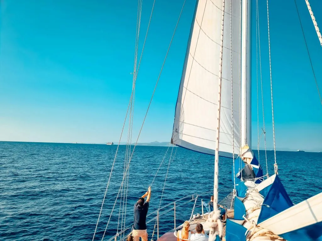 Agistri, Moni ed Egina: Crociera in barca a vela con pranzo e spuntini da Atene