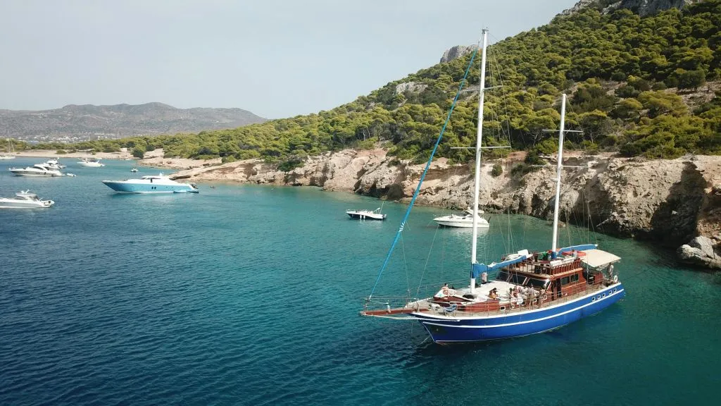 Agistri, Moni ed Egina: Crociera in barca a vela con pranzo e spuntini da Atene