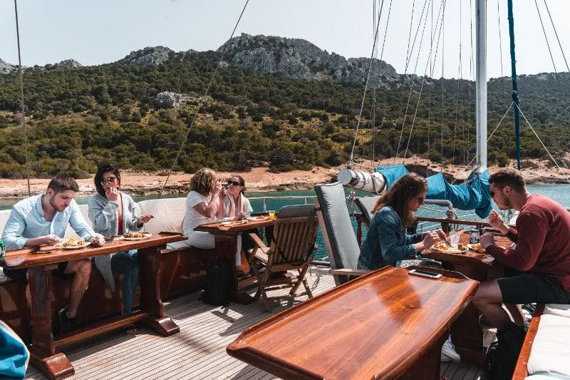 Agistri, Moni ed Egina: Crociera in barca a vela con pranzo e spuntini da Atene