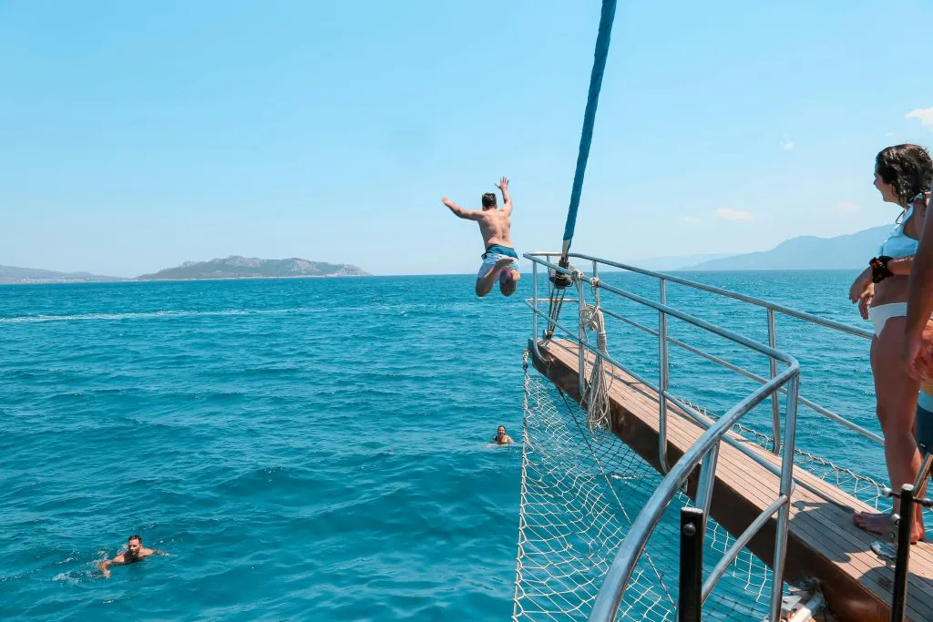 Agistri, Moni ed Egina: Crociera in barca a vela con pranzo e spuntini da Atene