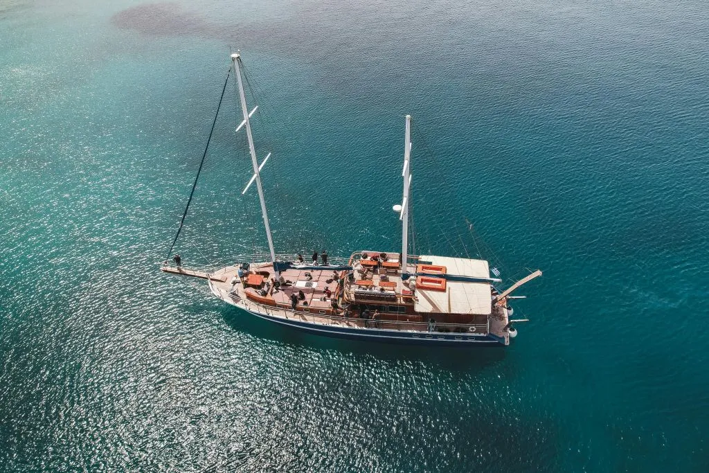 Agistri, Moni ed Egina: Crociera in barca a vela con pranzo e spuntini da Atene