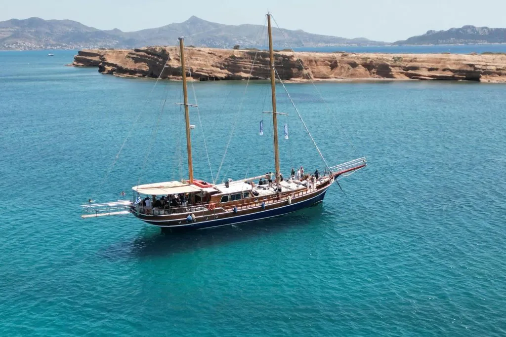 Agistri, Moni ed Egina: Crociera in barca a vela con pranzo e spuntini da Atene
