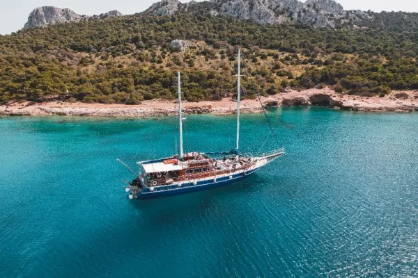 Agistri, Moni ed Egina: Crociera in barca a vela con pranzo e spuntini da Atene