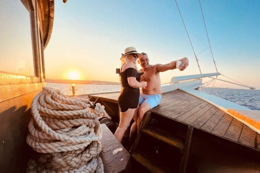 Rhodes : Croisière au coucher du soleil avec barbecue grec et boissons illimitées