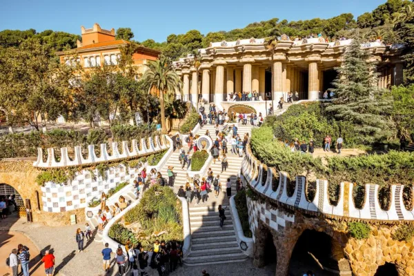 Mañana en la Sagrada Familia y el Park Güell: Entrada y visita guiada