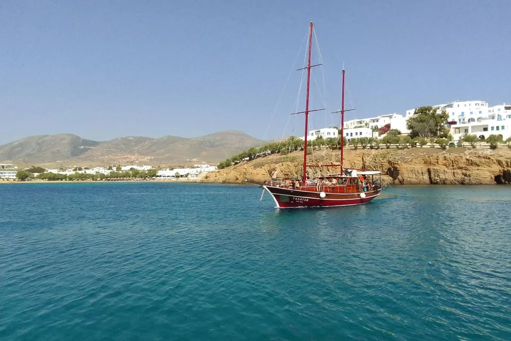 Antiparos, lagune bleue et Despotiko : Croisière d'une journée + Déjeuner + Boissons