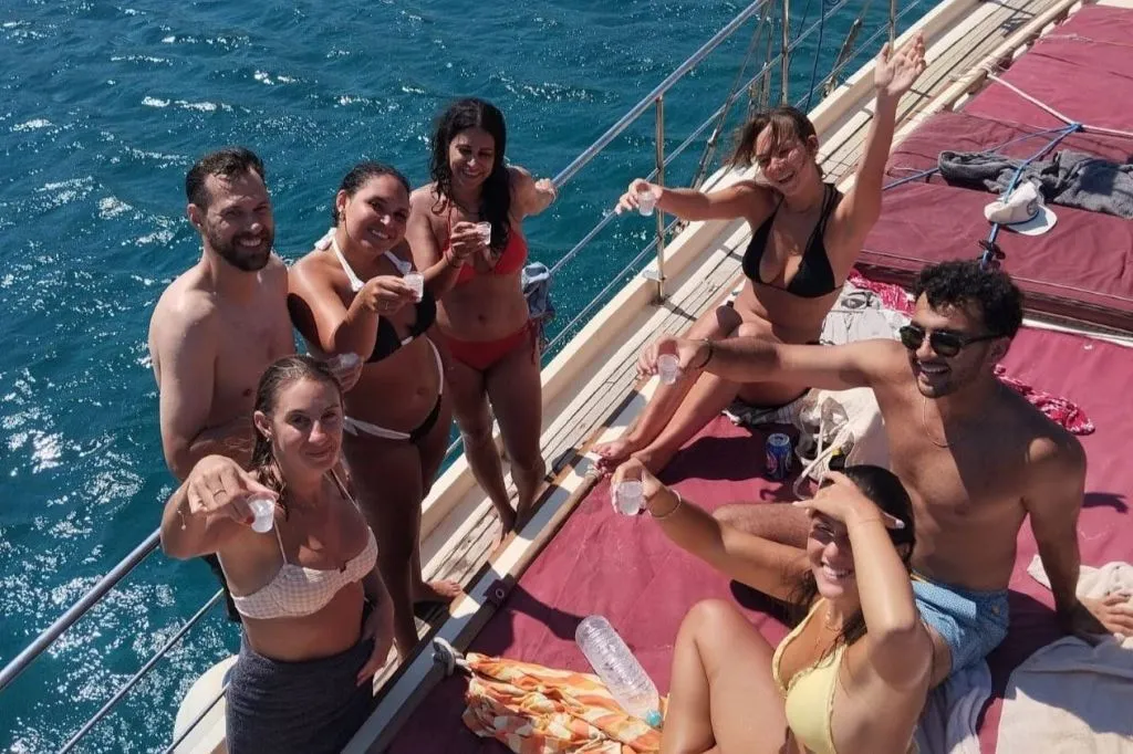 Antiparos, lagune bleue et Despotiko : Croisière d'une journée + Déjeuner + Boissons