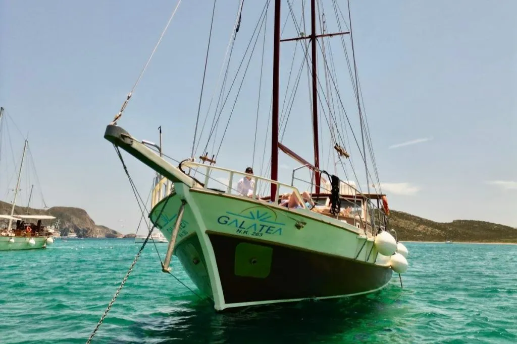 Antiparos, lagune bleue et Despotiko : Croisière d'une journée + Déjeuner + Boissons