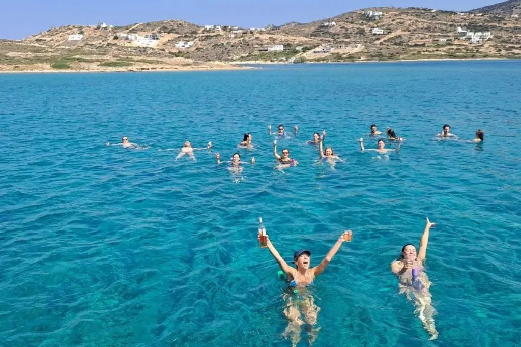 Antiparos, lagune bleue et Despotiko : Croisière d'une journée + Déjeuner + Boissons