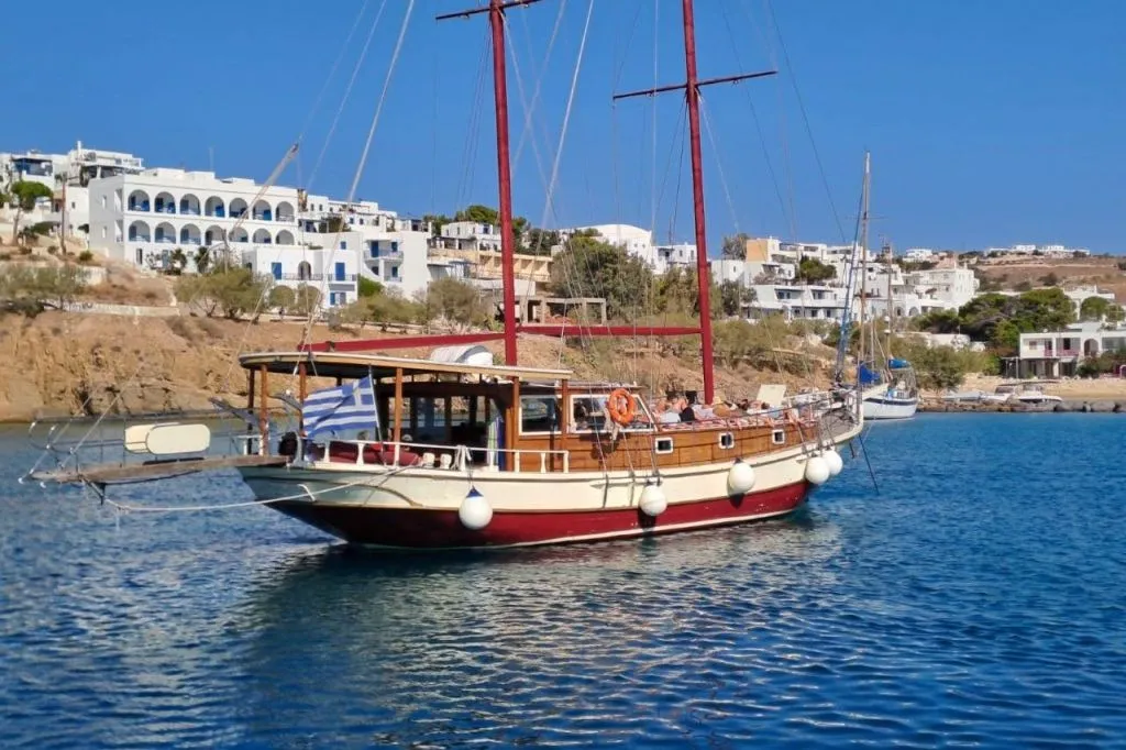 Antiparos, lagune bleue et Despotiko : Croisière d'une journée + Déjeuner + Boissons