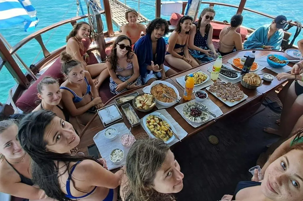 Antiparos, lagune bleue et Despotiko : Croisière d'une journée + Déjeuner + Boissons