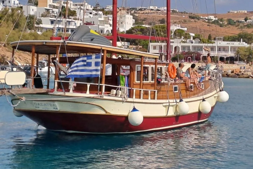 Antiparos, lagune bleue et Despotiko : Croisière d'une journée + Déjeuner + Boissons