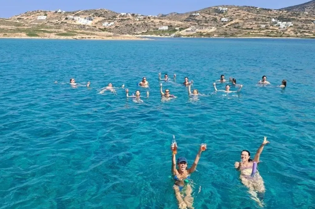 Antiparos, lagune bleue et Despotiko : Croisière d'une journée + Déjeuner + Boissons