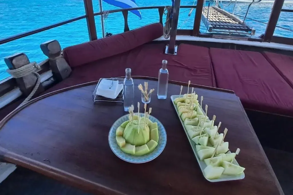 Antiparos, lagune bleue et Despotiko : Croisière d'une journée + Déjeuner + Boissons