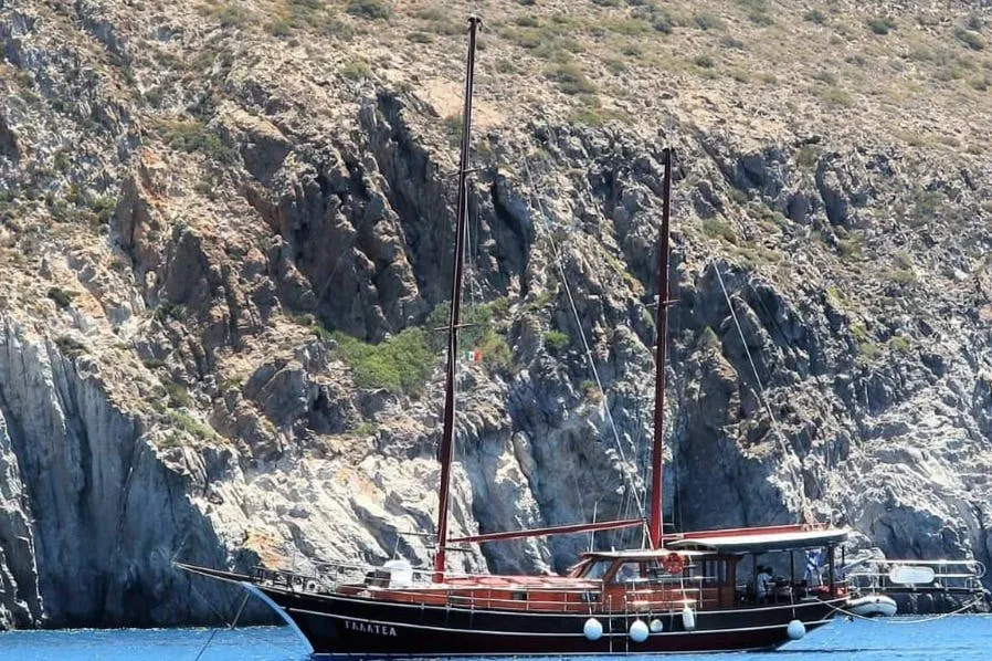 Antiparos, lagune bleue et Despotiko : Croisière d'une journée + Déjeuner + Boissons