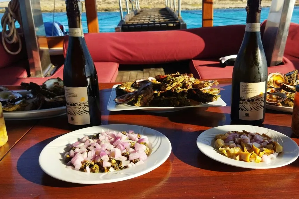 Antiparos, lagune bleue et Despotiko : Croisière d'une journée + Déjeuner + Boissons