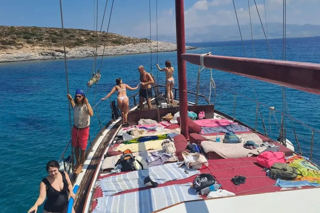 Antiparos, lagune bleue et Despotiko : Croisière d'une journée + Déjeuner + Boissons