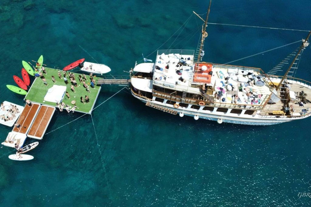 Rhodes : Croisière en bateau + plongée en apnée + déjeuner