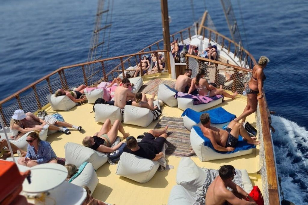 Rhodes : Croisière en bateau + plongée en apnée + déjeuner