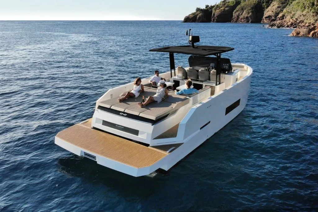 Mykonos: Cruzeiro particular em um novo barco a motor de luxo