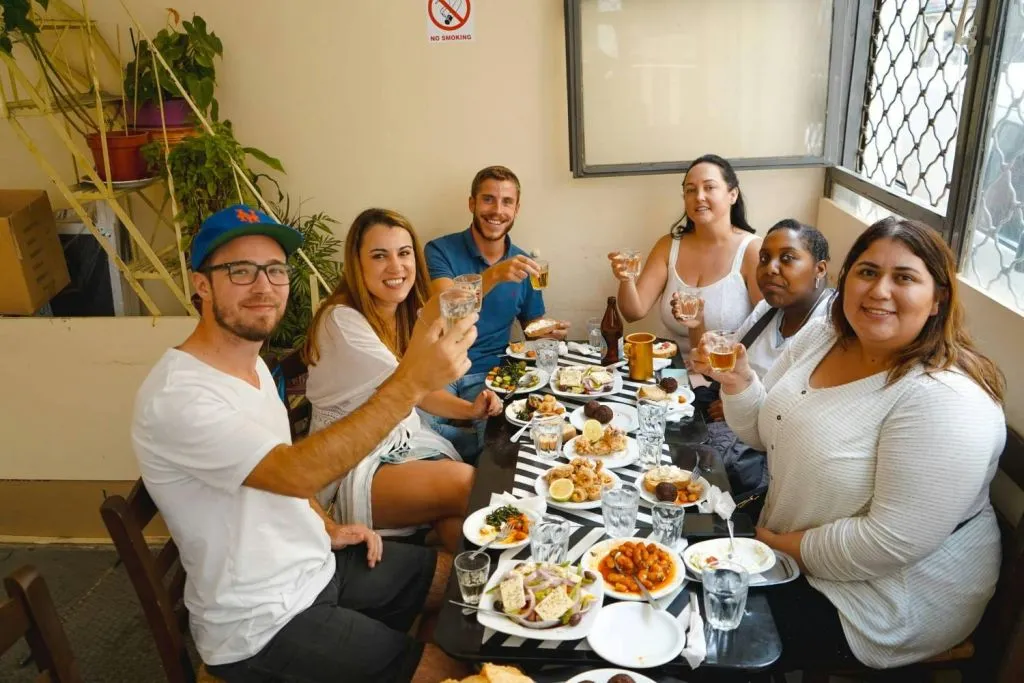 Athens: Walking Food Tour with Dinner