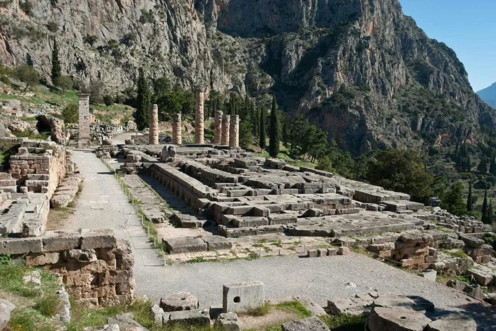 Delphi: Full-Day Small Group Guided Tour from Athens