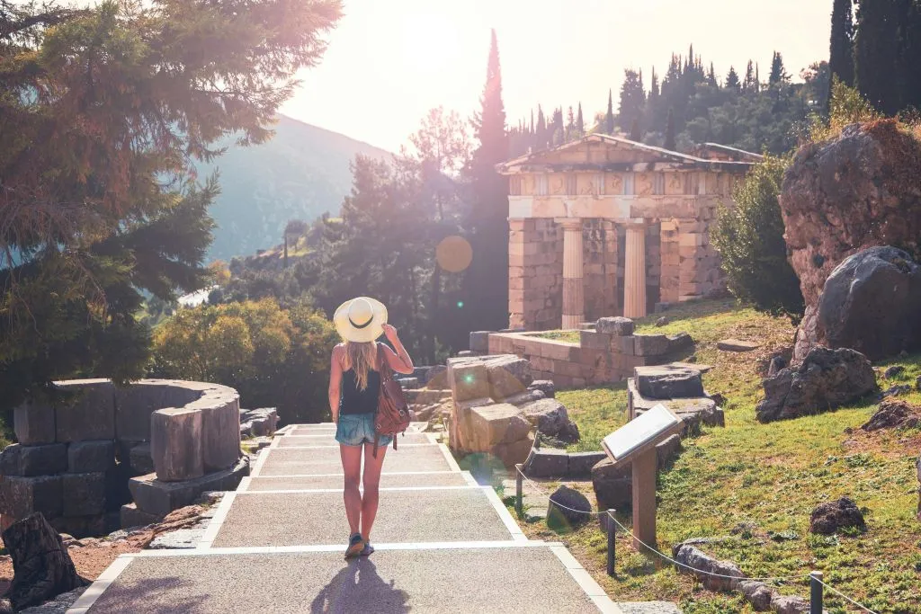 Delphi: Full-Day Small Group Guided Tour from Athens