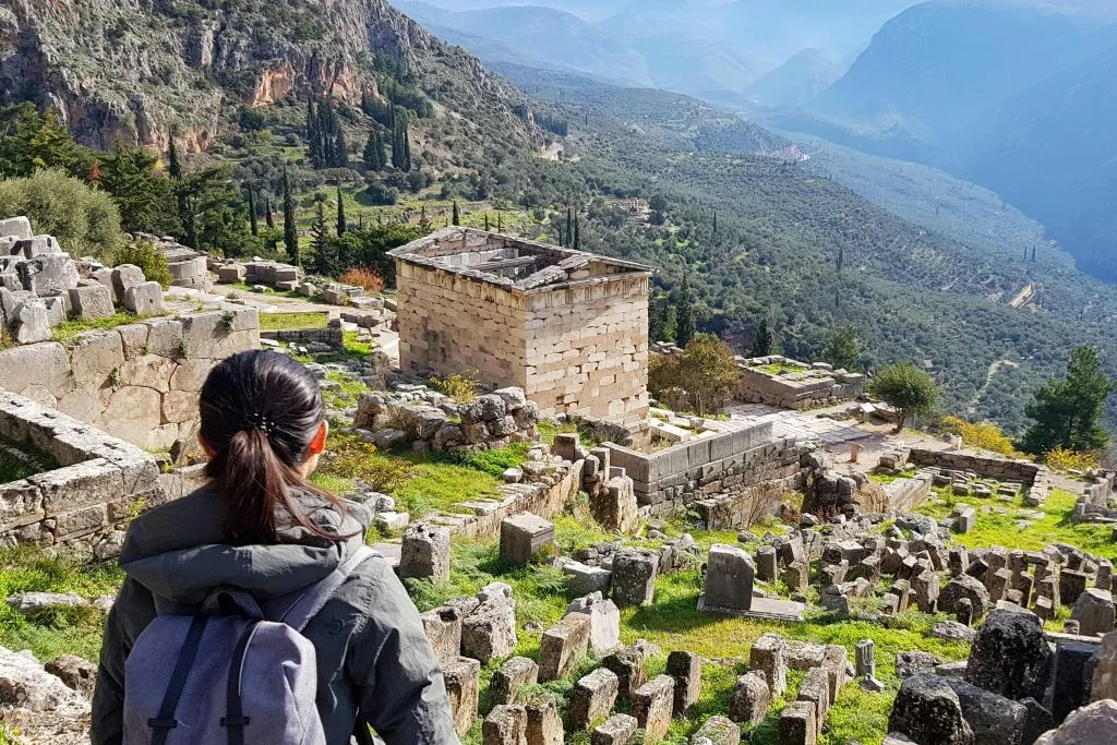 Delphi: Full-Day Small Group Guided Tour from Athens