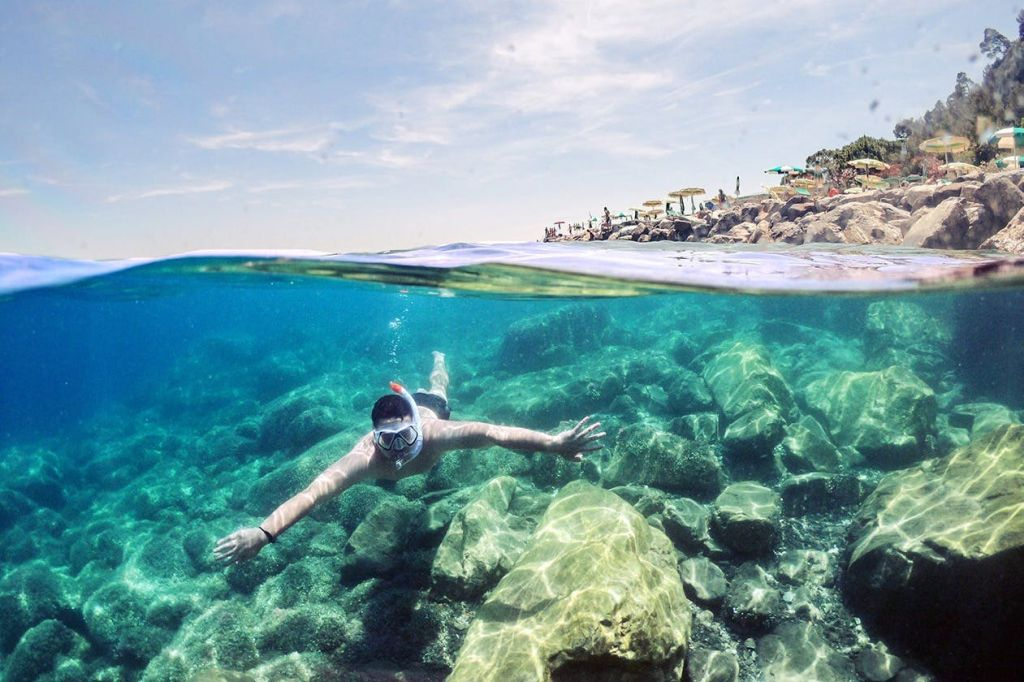 Manantiales de Kallithea: Excursión en E-bike desde Rodas + Snorkel
