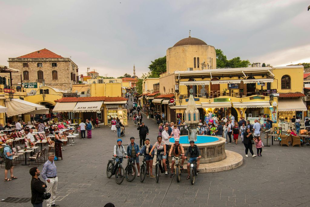 Manantiales de Kallithea: Excursión en E-bike desde Rodas + Snorkel