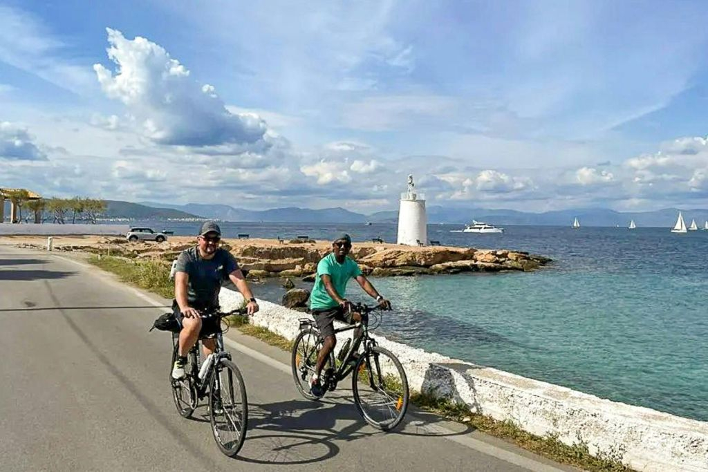 Isla Egina: Excursión Guiada en Bicicleta desde Atenas + Billete de Ferry