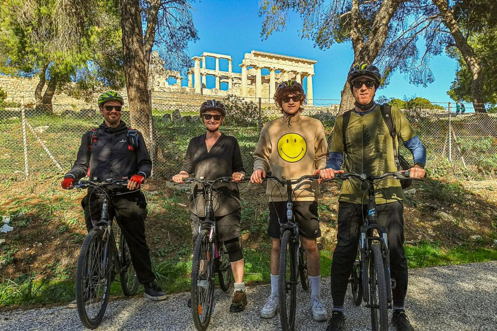 Isla Egina: Excursión Guiada en Bicicleta desde Atenas + Billete de Ferry