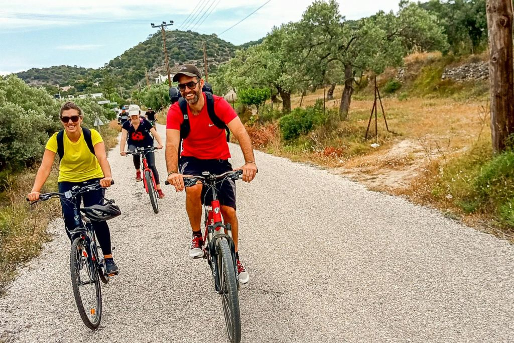 Isla Egina: Excursión Guiada en Bicicleta desde Atenas + Billete de Ferry