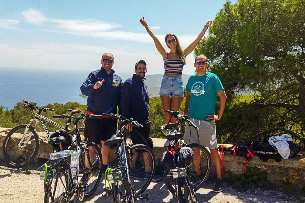 Isla Egina: Excursión Guiada en Bicicleta desde Atenas + Billete de Ferry