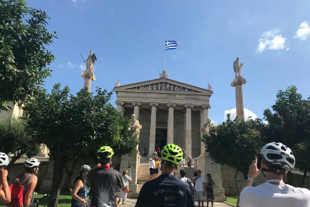 Atene: Tour in bici elettrica con cibo di strada