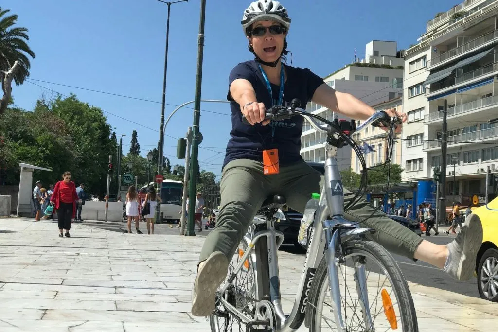 Atene: Tour in bici elettrica con cibo di strada