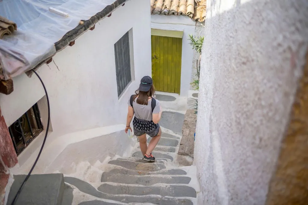 Athens: Small-Group Night Walking Tour + Dinner