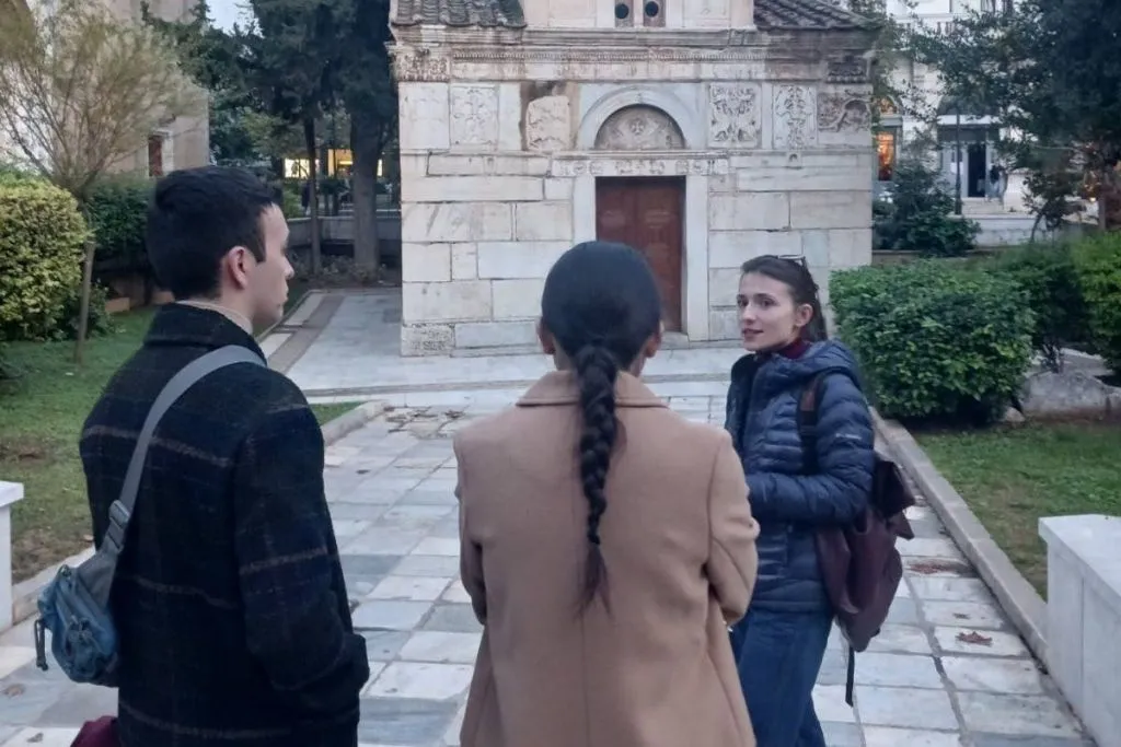 Athens: Small-Group Night Walking Tour + Dinner