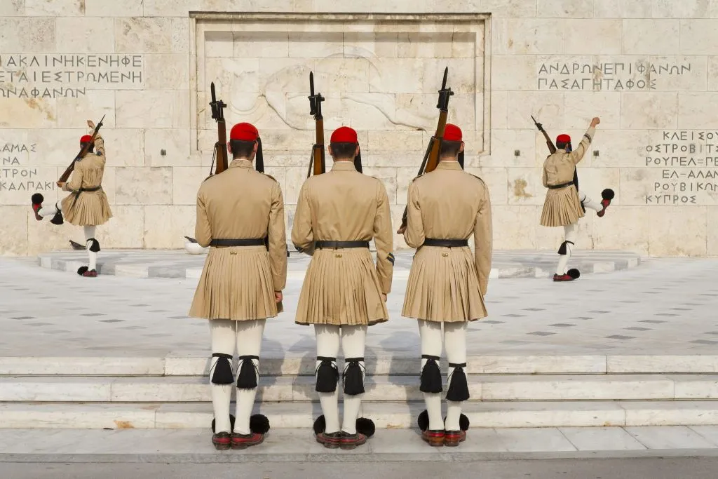 Athens: Small-Group Night Walking Tour + Dinner