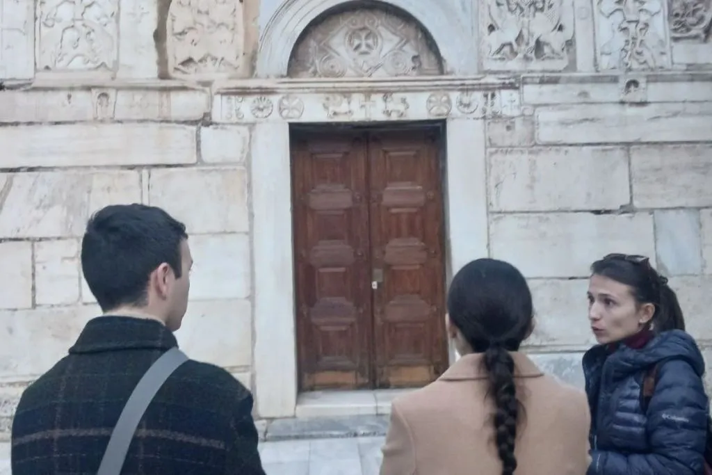 Athens: Small-Group Night Walking Tour + Dinner