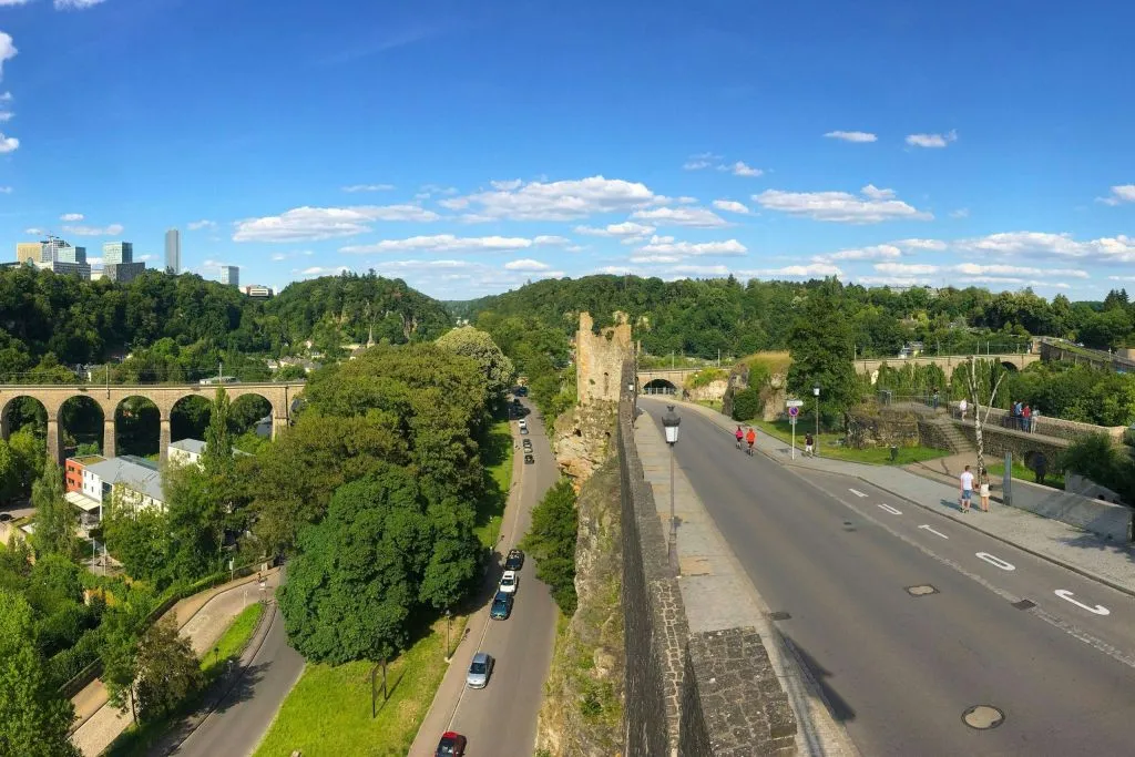 Trem da Cidade na Cidade Velha de Luxemburgo