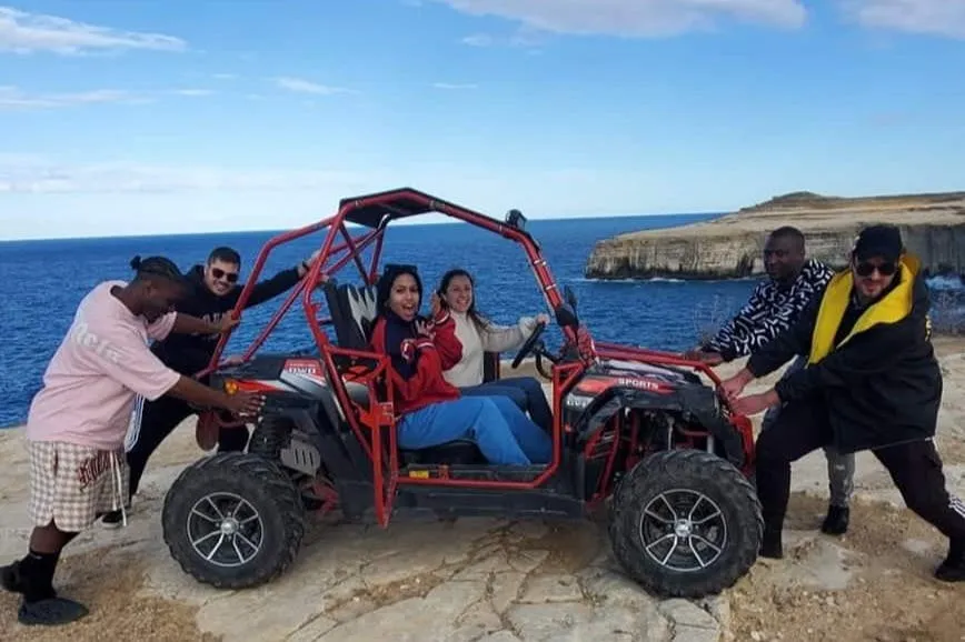 Gozo: Dia inteiro de passeio guiado de buggy + almoço + transferes